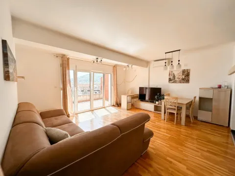 Rent, one bedroom apartment, 80m², Centar, Budva - image 2