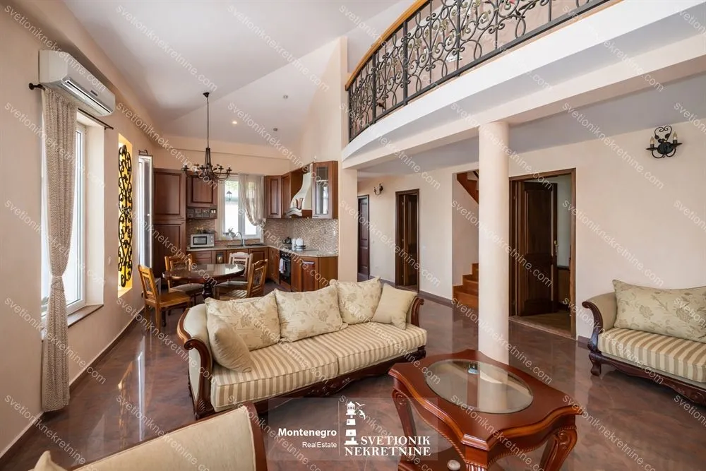 Prodaja, trosoban stan, 106m², Centar, Herceg Novi