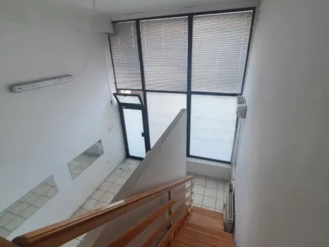 Izdavanje, poslovni prostor, 38m², Grbavica, Novi Sad Sve Podlokacije - image 5