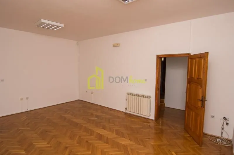 Izdavanje, kuća, 400m², Momišići, Podgorica