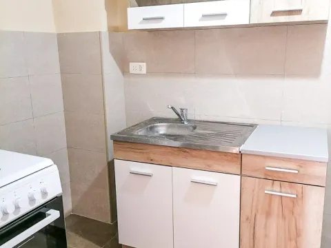 Izdavanje, dvosoban stan, 80m², Centar, Podgorica - image 2