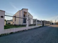 Prodaja, kuća, 400m², Tološi, Podgorica - image 33