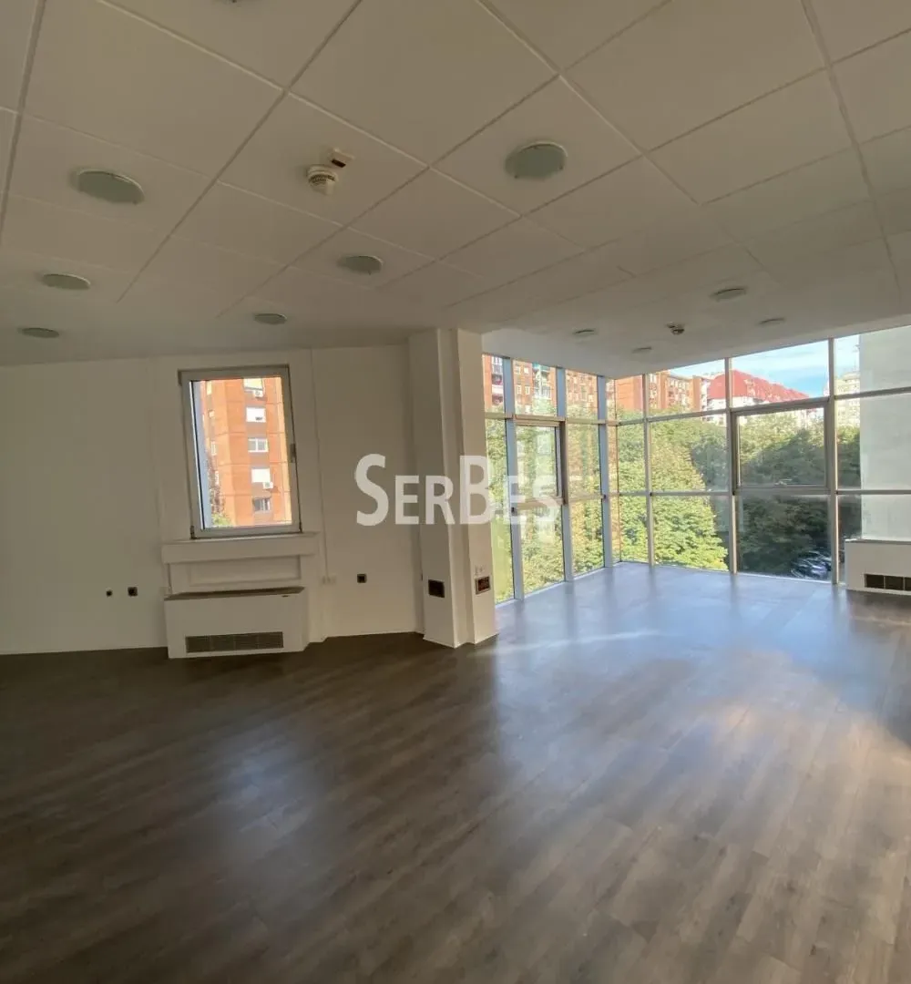 Izdavanje, poslovni prostor, 352m², Bulevar Oslobodjenja, Novi Sad Sve Podlokacije