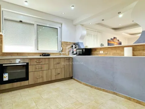 Rent, three bedroom apartment, 160m², Tivat, Crna Gora - image 9