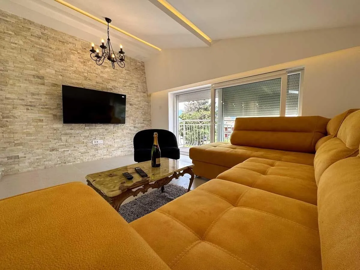Rent, one bedroom apartment, 50m², Centar, Tivat