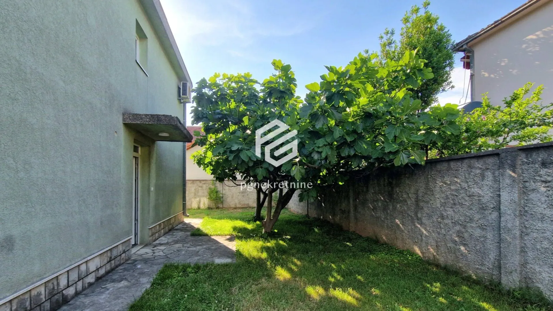 Izdavanje, kuća, 250m², Stari Aerodrom, Podgorica