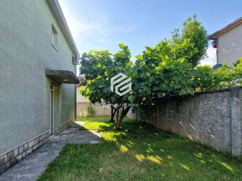 Rent, four bedroom apartment, 250m², Stari Aerodrom, Podgorica - image 3