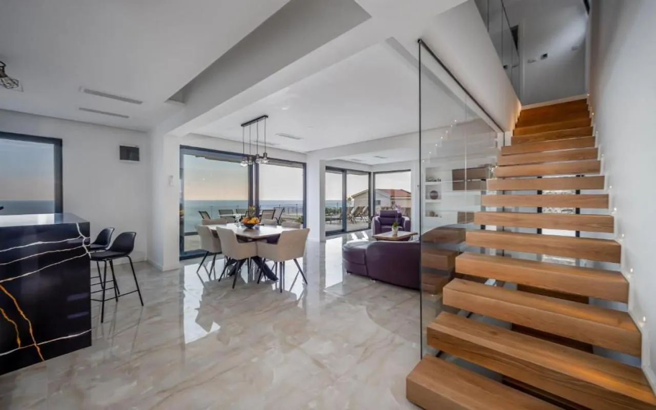 Sale, house, 350m², Reževići, Budva