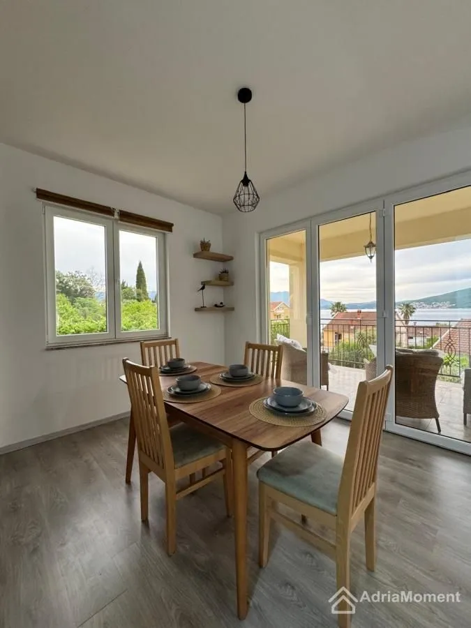 Prodaja, dvosoban stan, 85m², Đenovići, Herceg Novi
