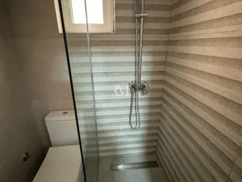 Izdavanje, garsonjera, 31m², Risan, Kotor - image 5