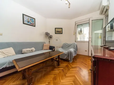 Rent, one bedroom apartment, 40m², Blok 9, Podgorica - image 2