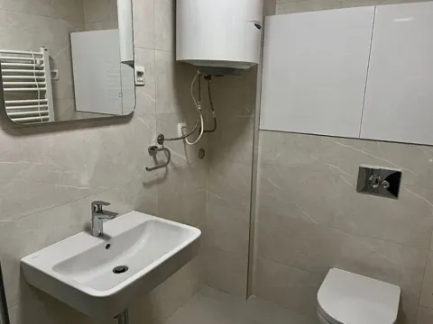 Izdavanje, jednosoban stan, 48m², New City, Podgorica - image 9