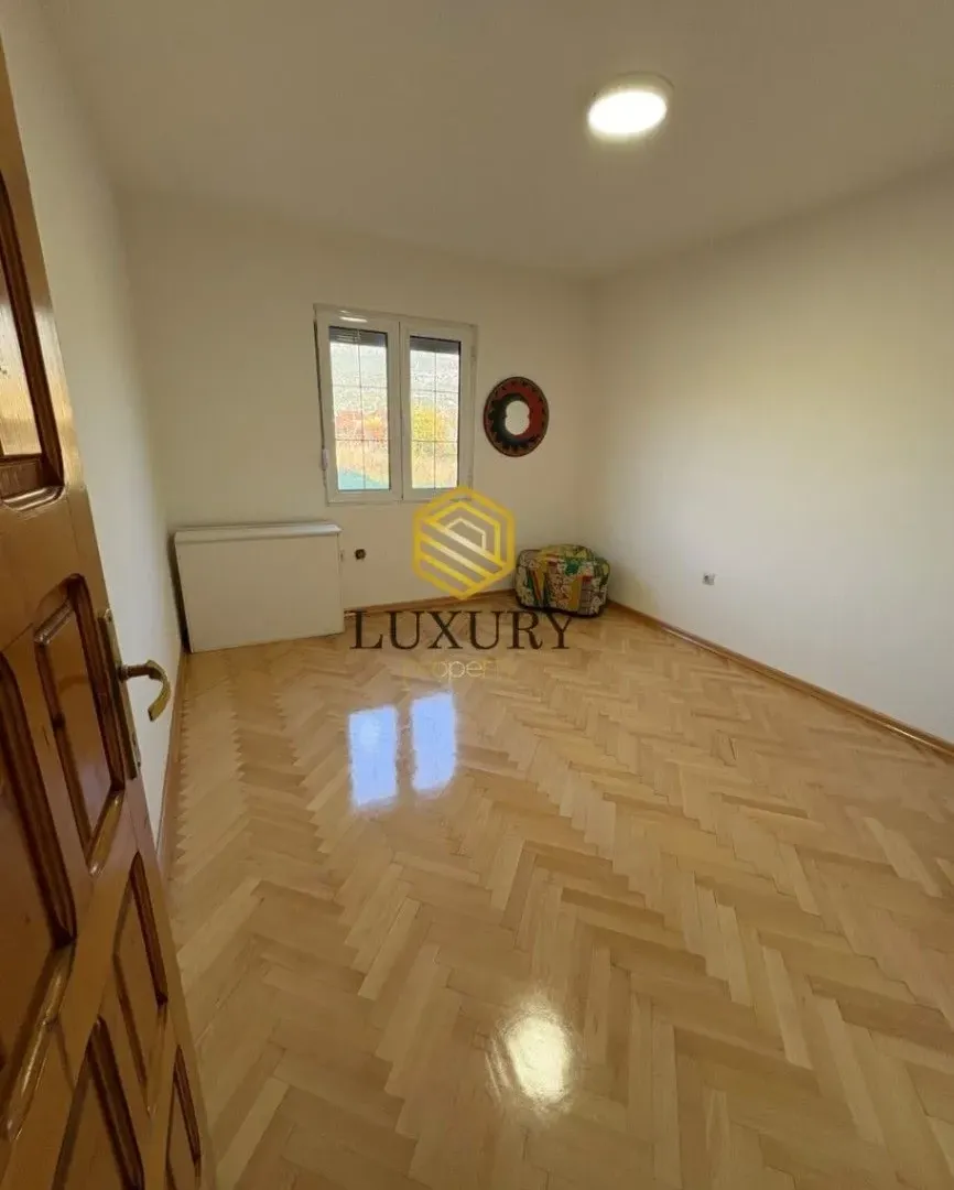 Rent, house, 350m², Zlatica, Podgorica