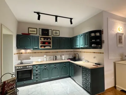 Izdavanje, trosoban stan, 145m², Momišići, Podgorica - image 2