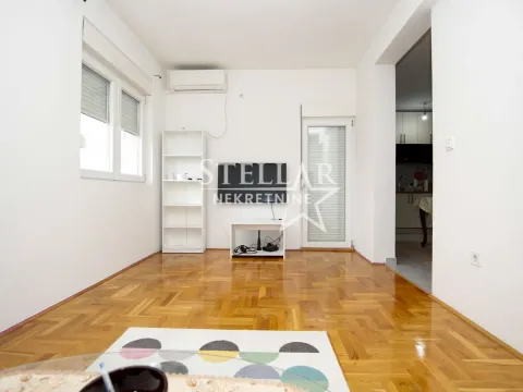 Rent, two bedroom apartment, 64m², 1 maj, Podgorica - image 1