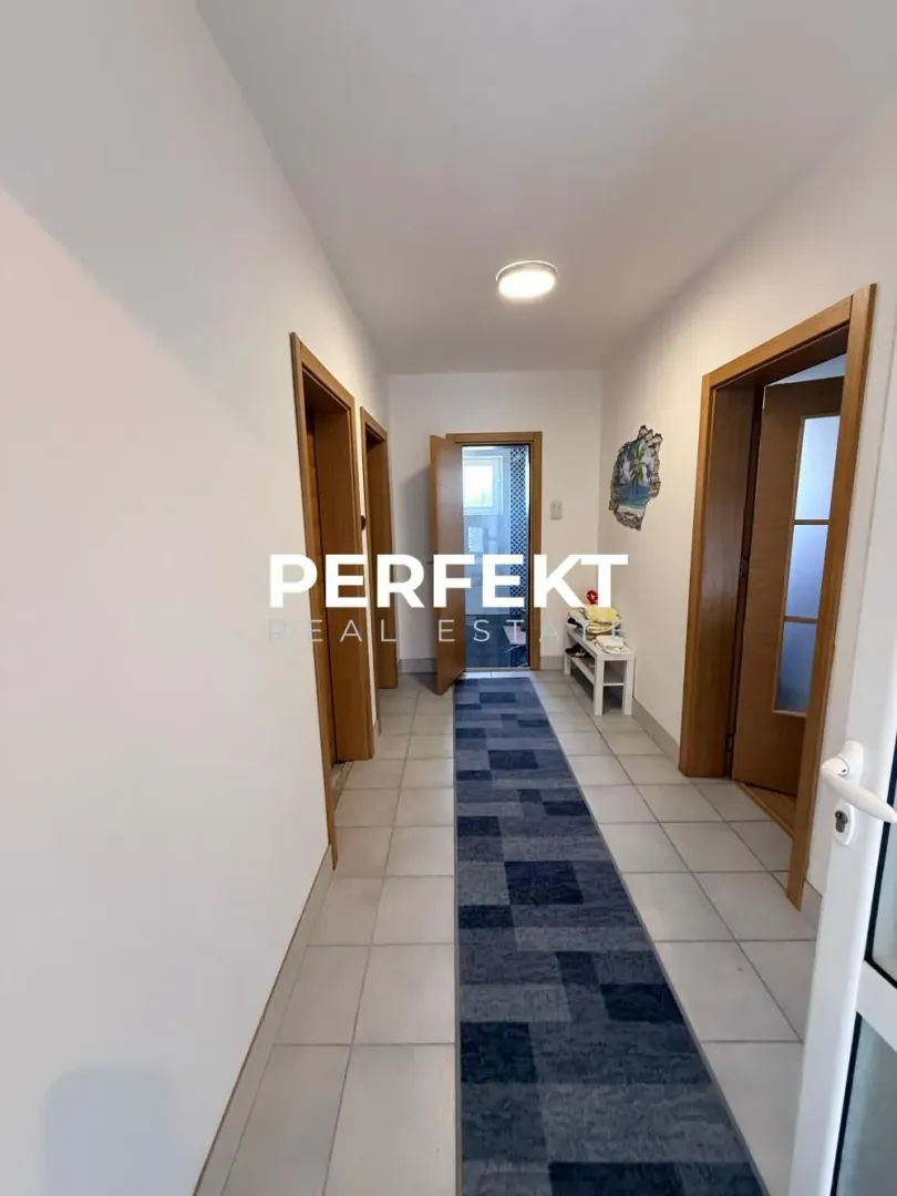 Prodaja, kuća, 259m², Borča 1, Borča Sve Podlokacije