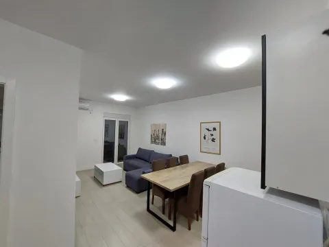 Izdavanje, trosoban stan, 80m², Centar, Loznica - image 10
