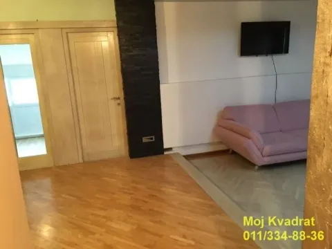 Izdavanje, poslovni prostor, 1700m², Pecinci, Srbija - image 8