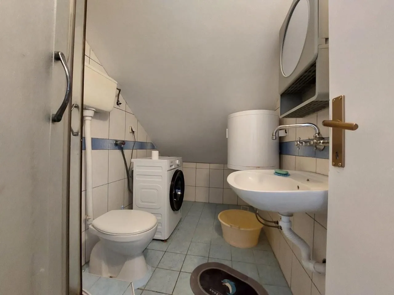 Izdavanje, dvosoban stan, 80m², Kalimanj, Tivat