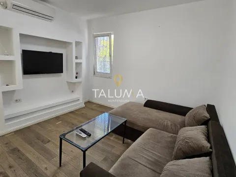 Izdavanje, dvosoban stan, 68m², Stari Aerodrom, Podgorica - image 1