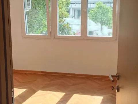 Izdavanje, poslovni prostor, 66m², Preko Morače, Podgorica - image 1