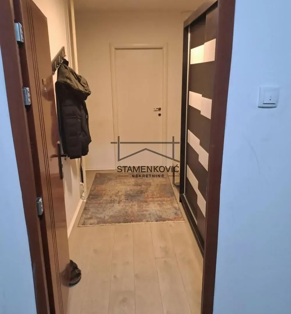 Prodaja, trosoban stan, 500m², Novo naselje, Novi Sad