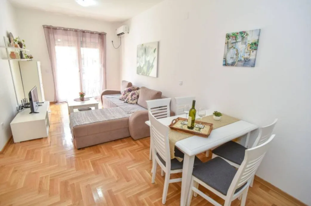 Rent, two bedroom apartment, 70m², Budva, Crna Gora