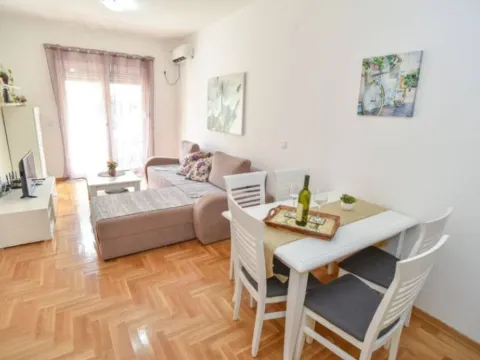 Rent, two bedroom apartment, 70m², Budva, Crna Gora - image 5