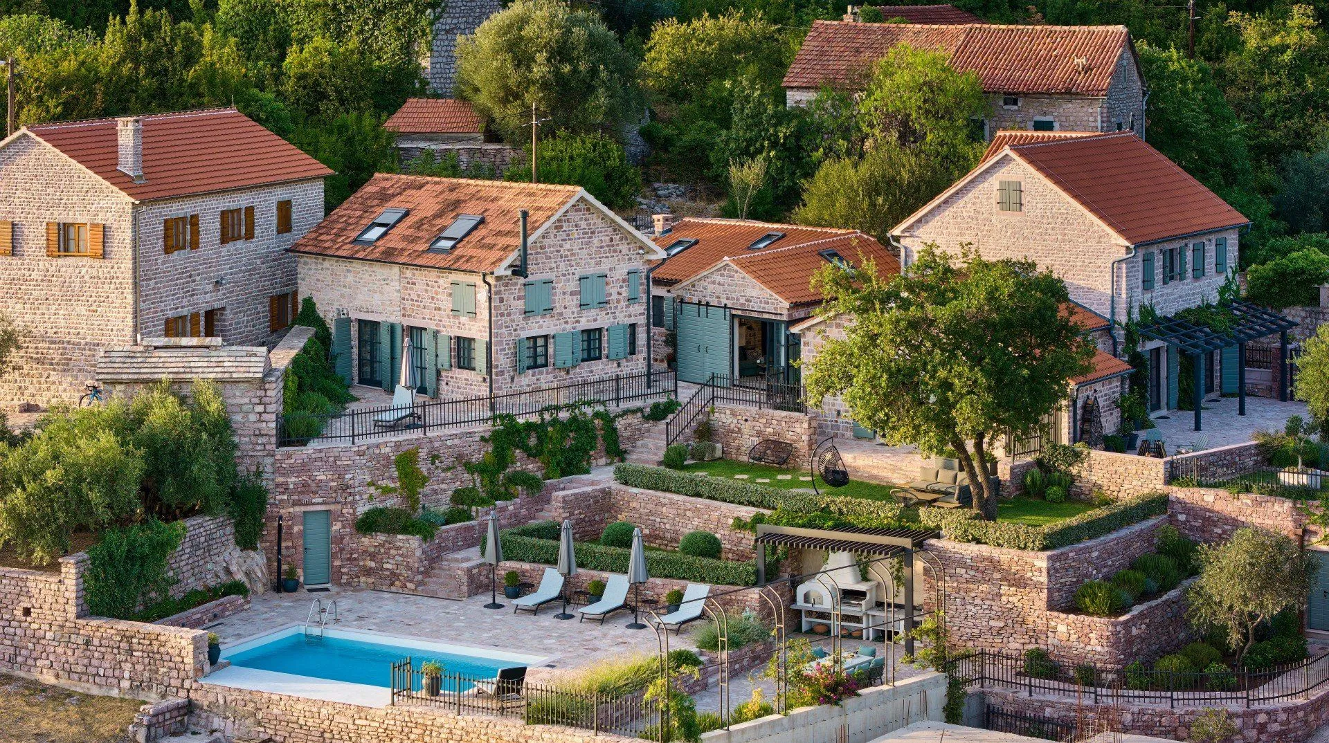 Prodaja, kuća, 293m², Donja Lastva, Tivat
