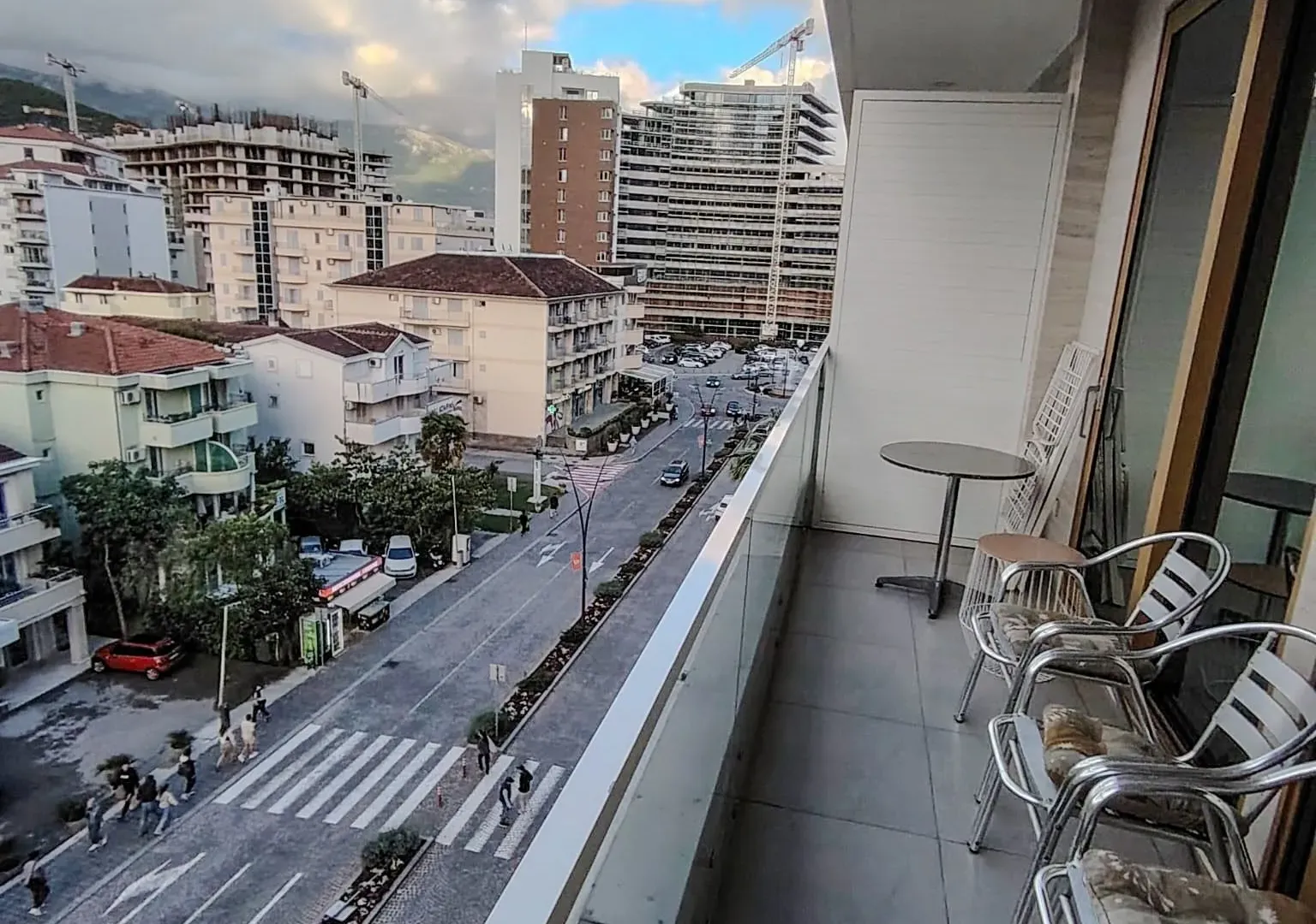 Izdavanje, jednosoban stan, 45m², Centar, Budva