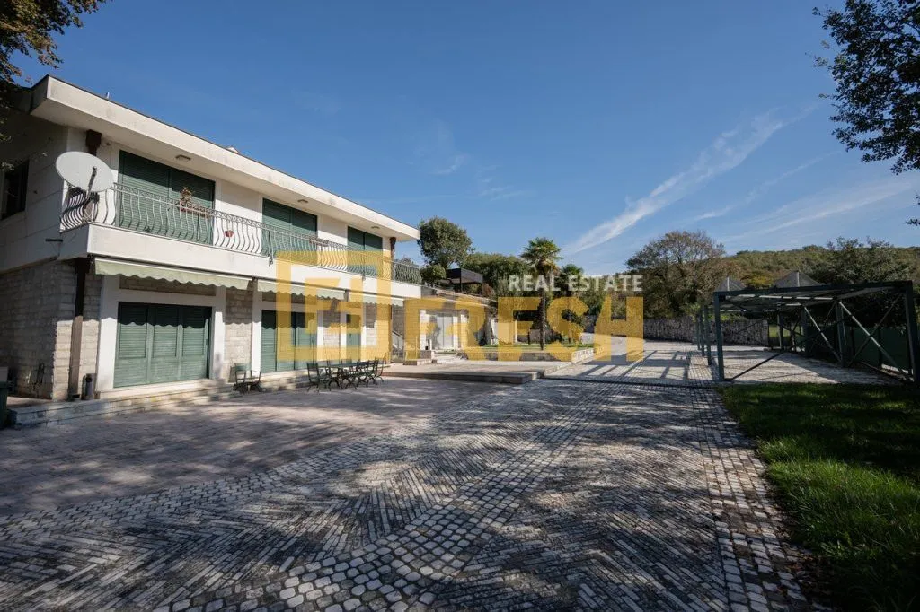 Rent, house, 380m², Mareza, Podgorica