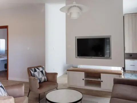 Izdavanje, dvosoban stan, 80m², Tivat, Crna Gora - image 7