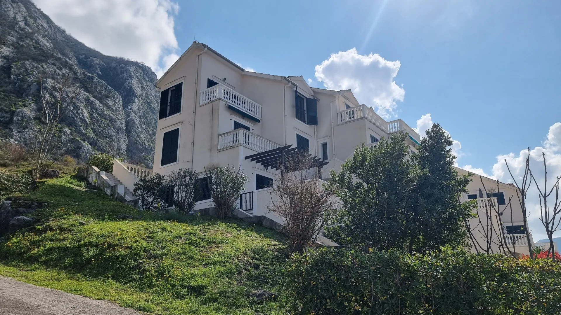 Prodaja, dvosoban stan, 80m², Dobrota, Kotor