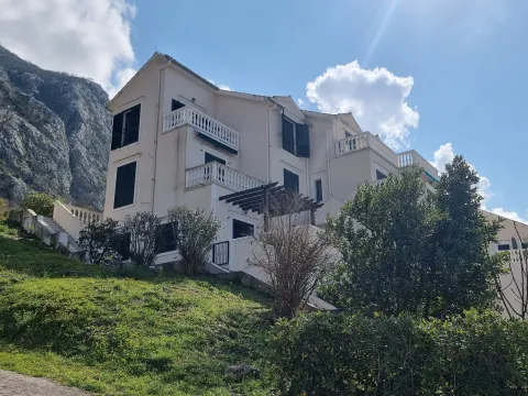 Prodaja, dvosoban stan, 80m², Dobrota, Kotor - image 10