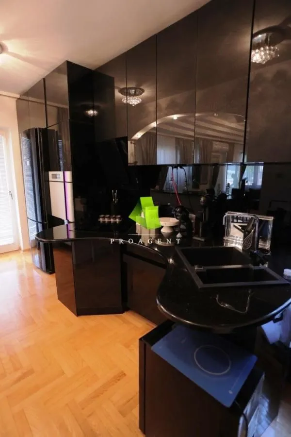 Prodaja, kuća, 350m², Pantelej, Niš
