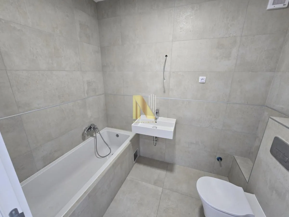 Prodaja, četvorosoban stan, 72m², Karagača, Petrovaradin