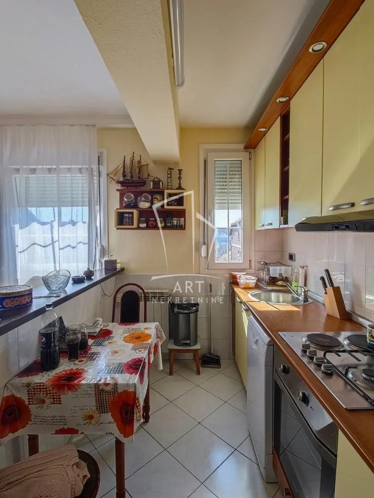 Prodaja, kuća, 204m², Banjica, Voždovac Sve Podlokacije