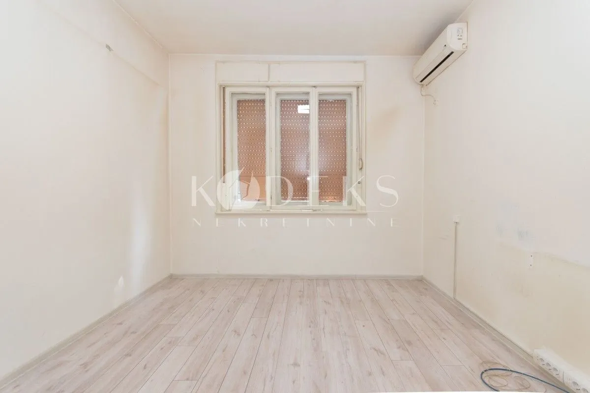 Izdavanje, poslovni prostor, 85m², Centar, Podgorica