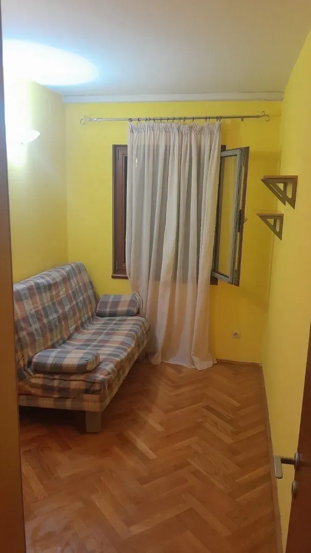Izdavanje, trosoban stan, 65m², Pod Goricom, Podgorica