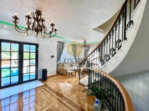 Sale, house, 400m², Markovići, Budva - image 8