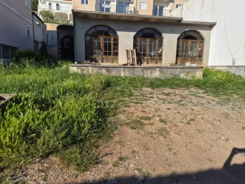 Sale, three bedroom apartment, 105m², Petrovac, Budva - image 1