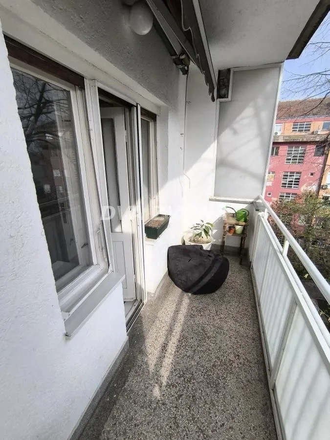 Prodaja, trosoban stan, 68m², Novi Sad, Srbija