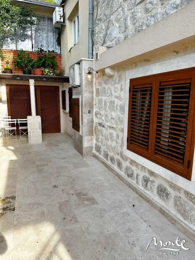 Prodaja, jednosoban stan, 57m², Tivat, Crna Gora