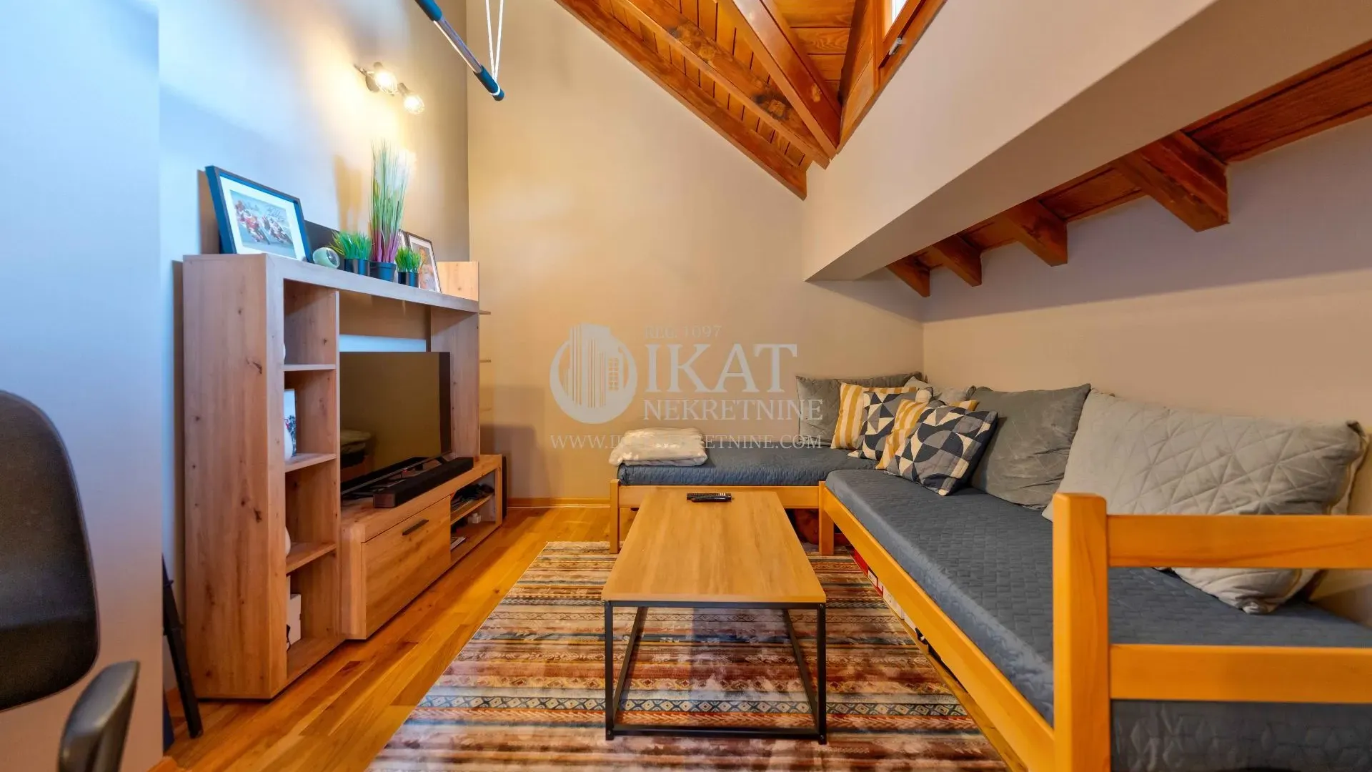 Prodaja, četvorosoban stan, 90m², 25. Maj, Zlatibor