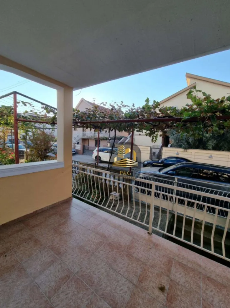Prodaja, kuća, 250m², Stari Aerodrom, Podgorica
