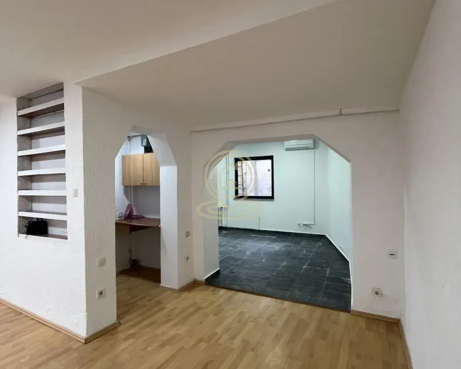 Izdavanje, poslovni prostor, 75m², Centar, Novi Sad