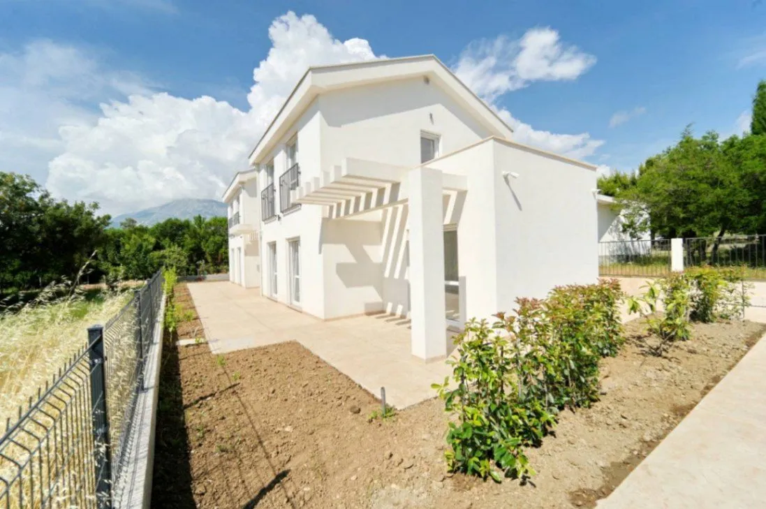 Sale, house, 184m², Hladna Uvala, Bar