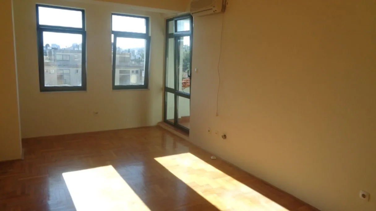 Izdavanje, jednosoban stan, 55m², Centar, Podgorica