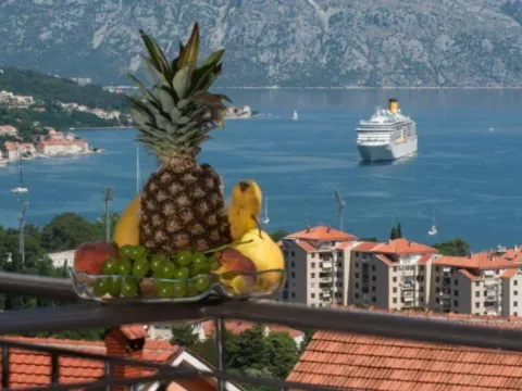 Izdavanje, dvosoban stan, 94m², Škaljari, Kotor - image 6