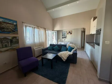 Rent, one bedroom apartment, 60m², Kalimanj, Tivat - image 2